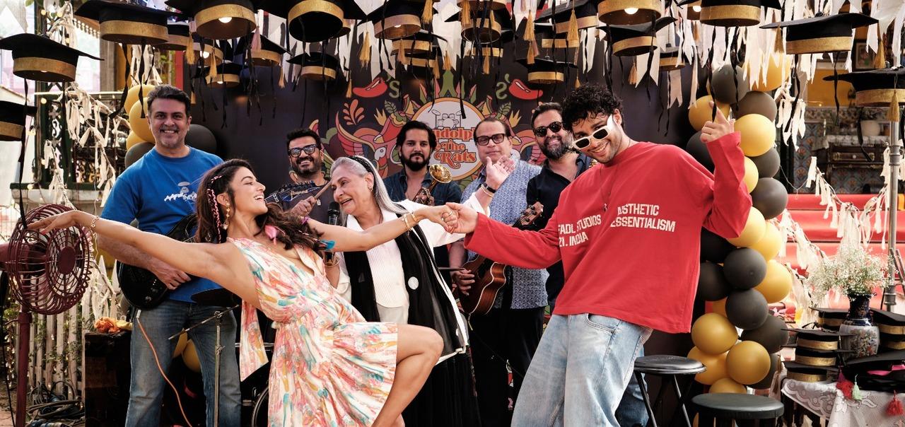 Dil Ka Darwaaza Khol Na Darling!
The film directed by Vikas Bahl stars Jaya Bachchan, Siddhant Chaturvedi, Wamiqa Gabbi and Swanand Kirkire in the lead and seems like a fun rom-com